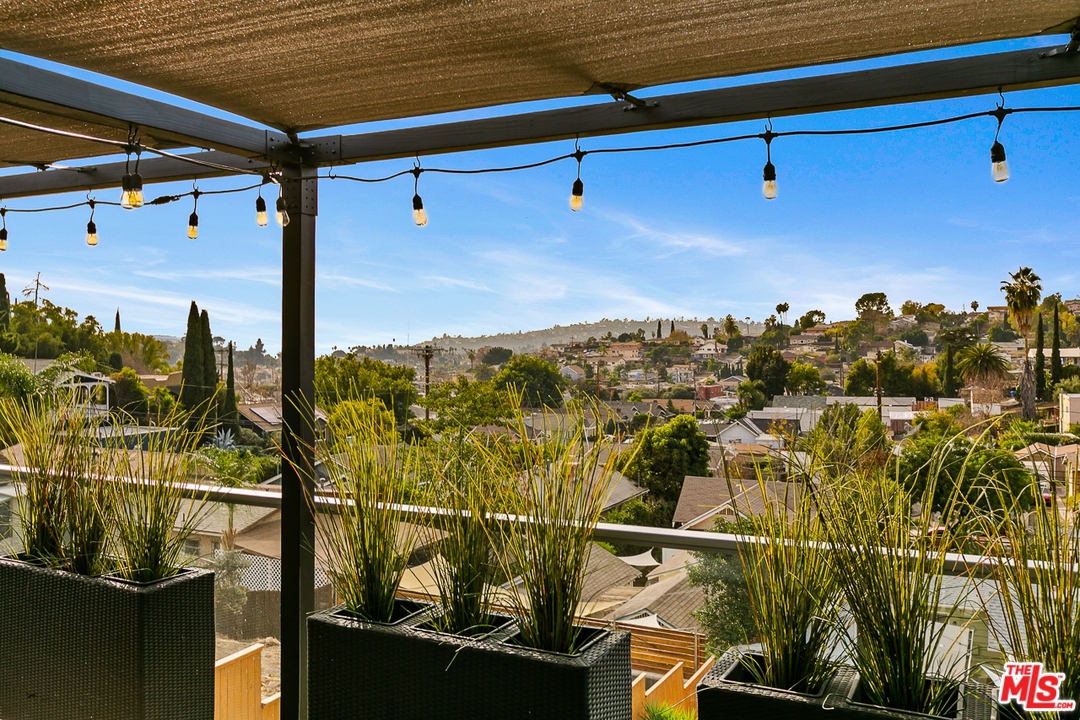 515 Oleander Drive Los Angeles, CA 90042 - Photo 22 of 44