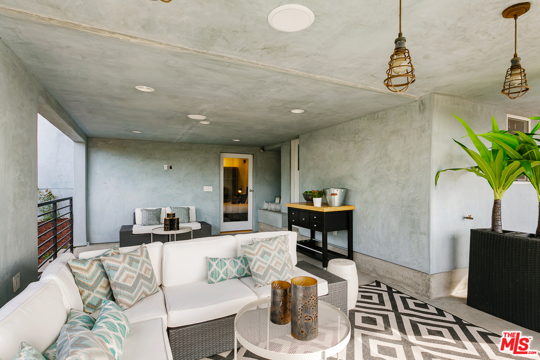 515 Oleander Drive Los Angeles, CA 90042 - Photo 27 of 44