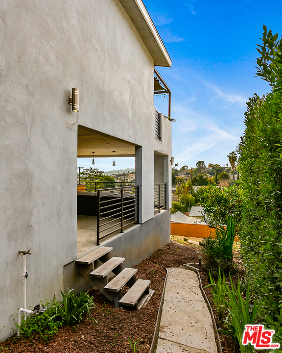 515 Oleander Drive Los Angeles, CA 90042 - Photo 28 of 44