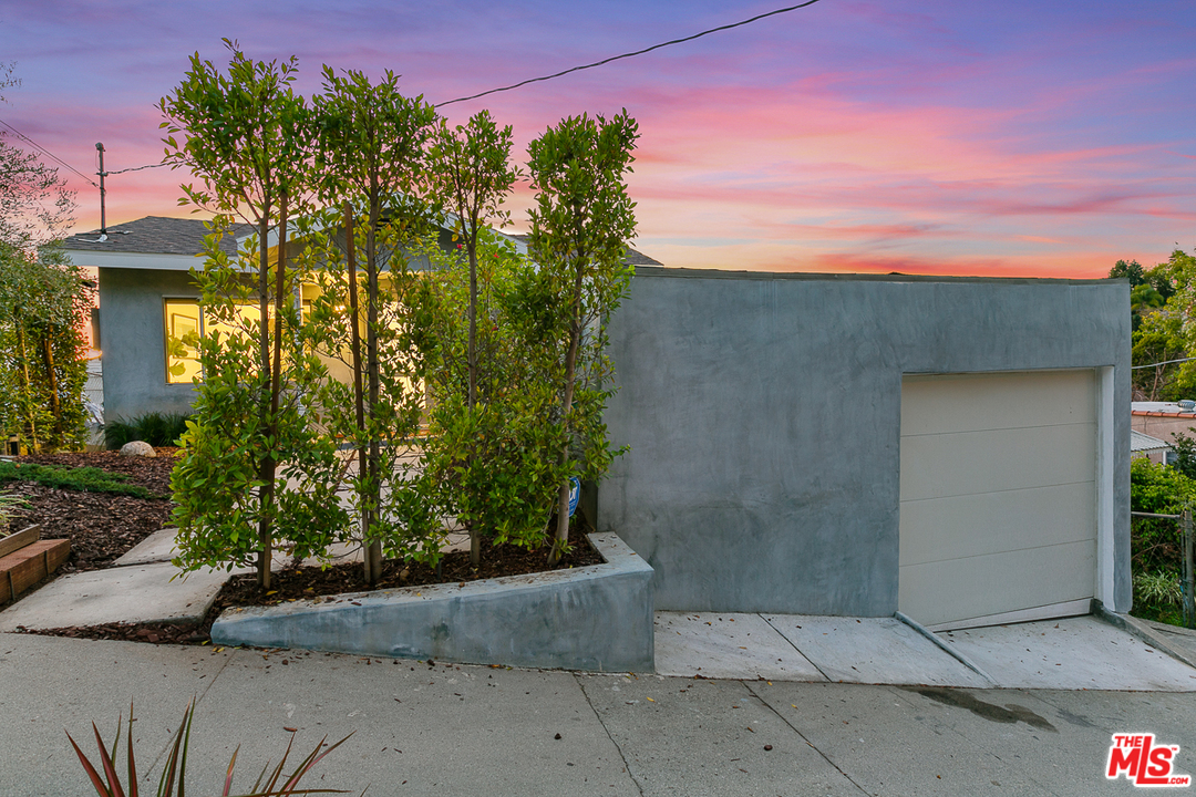 515 Oleander Drive Los Angeles, CA 90042 - Photo 29 of 44