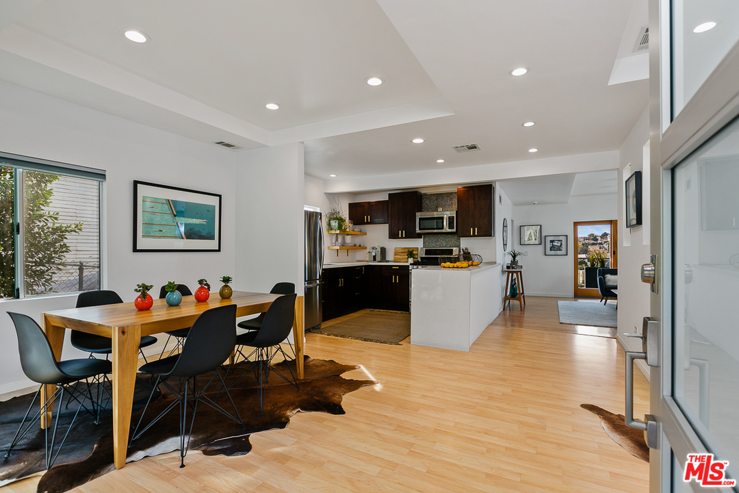 515 Oleander Drive Los Angeles, CA 90042 - Photo 4 of 44