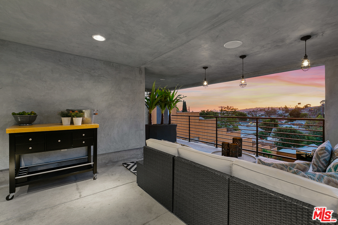 515 Oleander Drive Los Angeles, CA 90042 - Photo 38 of 44