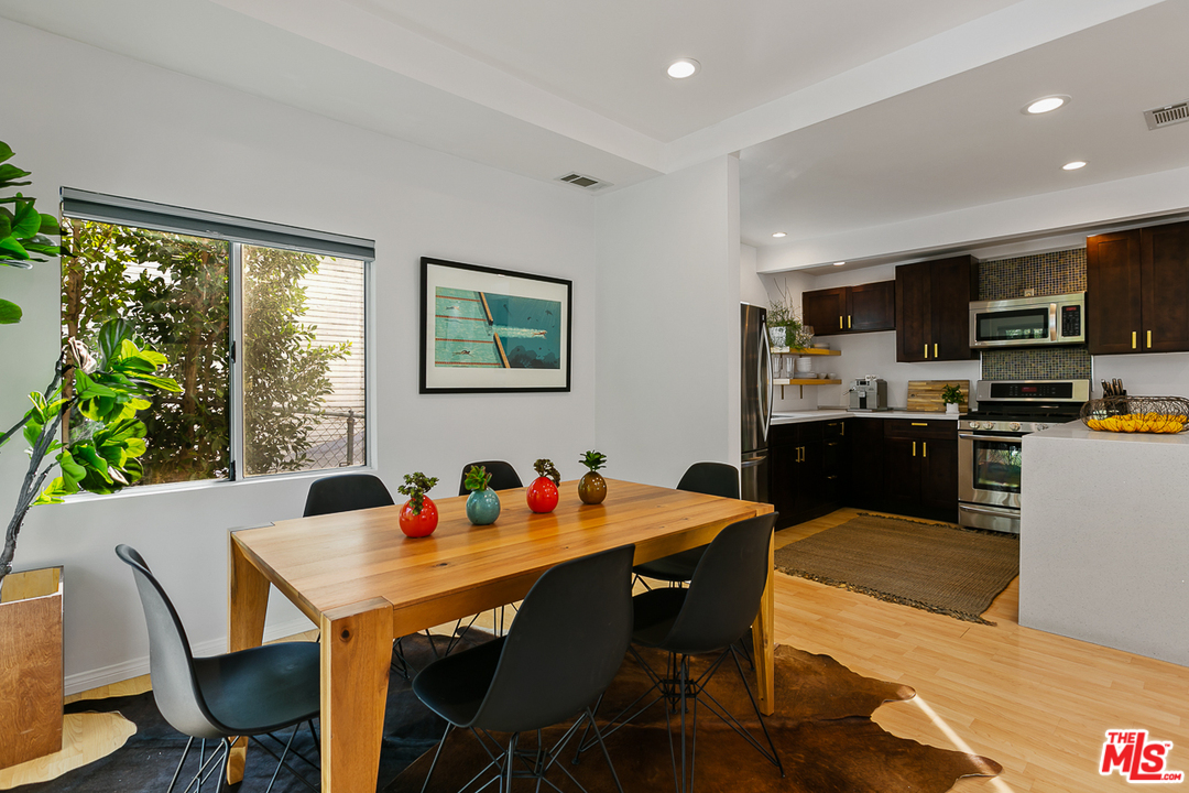 515 Oleander Drive Los Angeles, CA 90042 - Photo 6 of 44