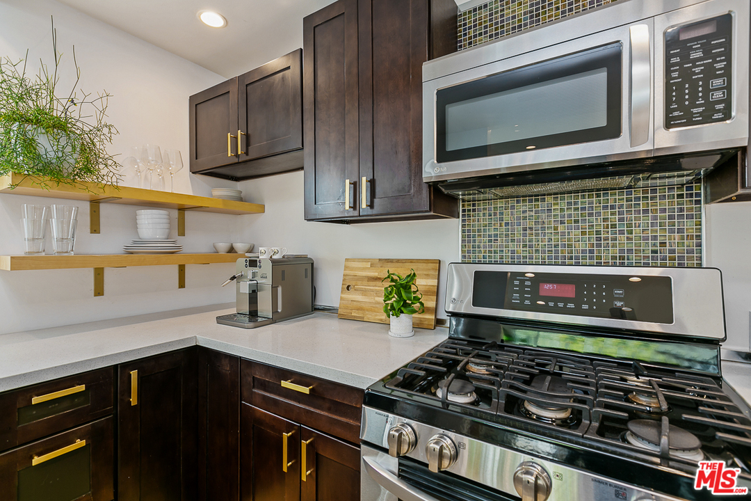 515 Oleander Drive Los Angeles, CA 90042 - Photo 8 of 44