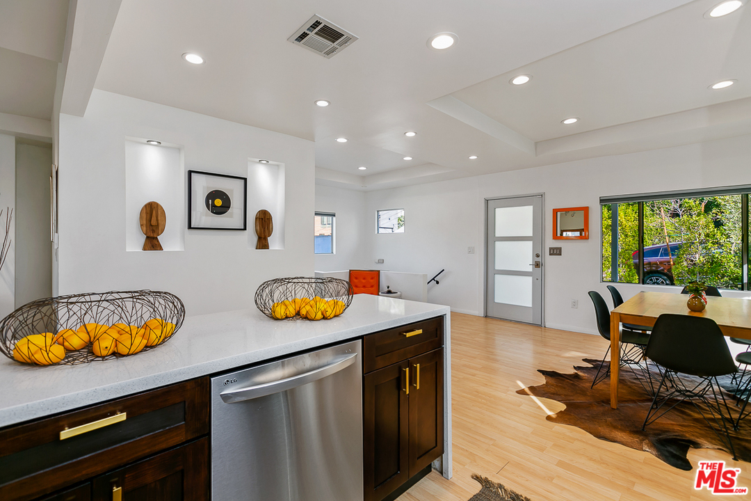 515 Oleander Drive Los Angeles, CA 90042 - Photo 9 of 44