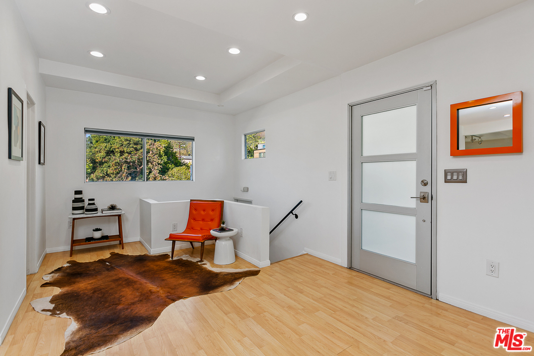 515 Oleander Drive Los Angeles, CA 90042 - Photo 10 of 44