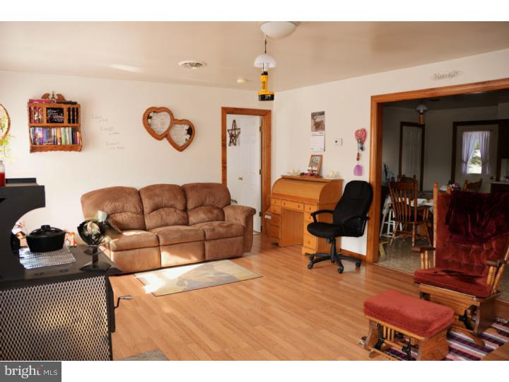 3016 Bryants Corner Road Hartly, DE 19953 - Photo 11 of 24 Living Room