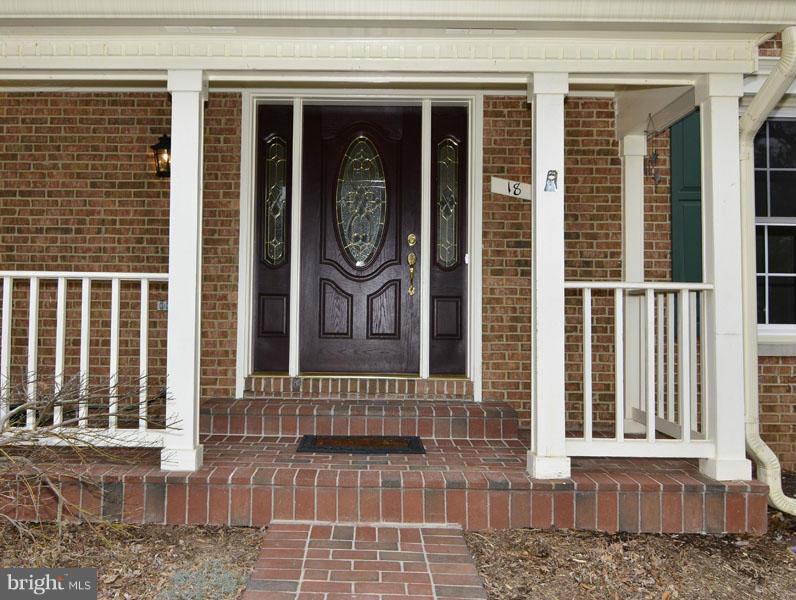 18 Rutledge Court Sterling, VA 20165 - Photo 2 of 30 Charming Porch