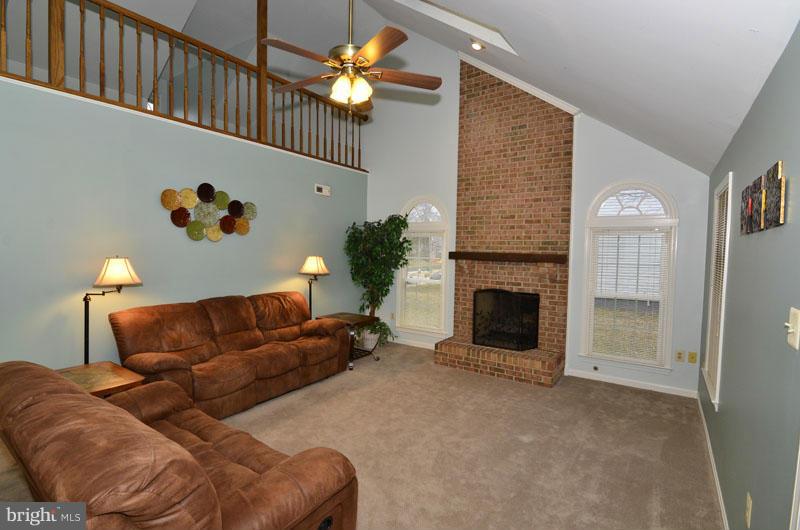 18 Rutledge Court Sterling, VA 20165 - Photo 11 of 30 Family Room