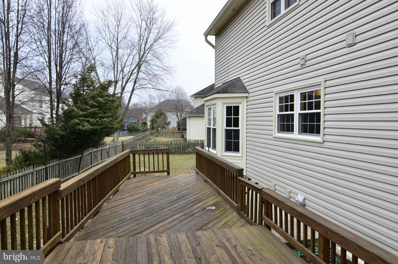 18 Rutledge Court Sterling, VA 20165 - Photo 28 of 30 Deck w/Stairs to Back Yard