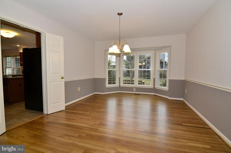 18 Rutledge Court Sterling, VA 20165 - Photo 5 of 30 Elegant Dining Room