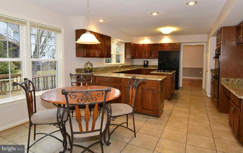 18 Rutledge Court Sterling, VA 20165 - Photo 6 of 30 Kitchen