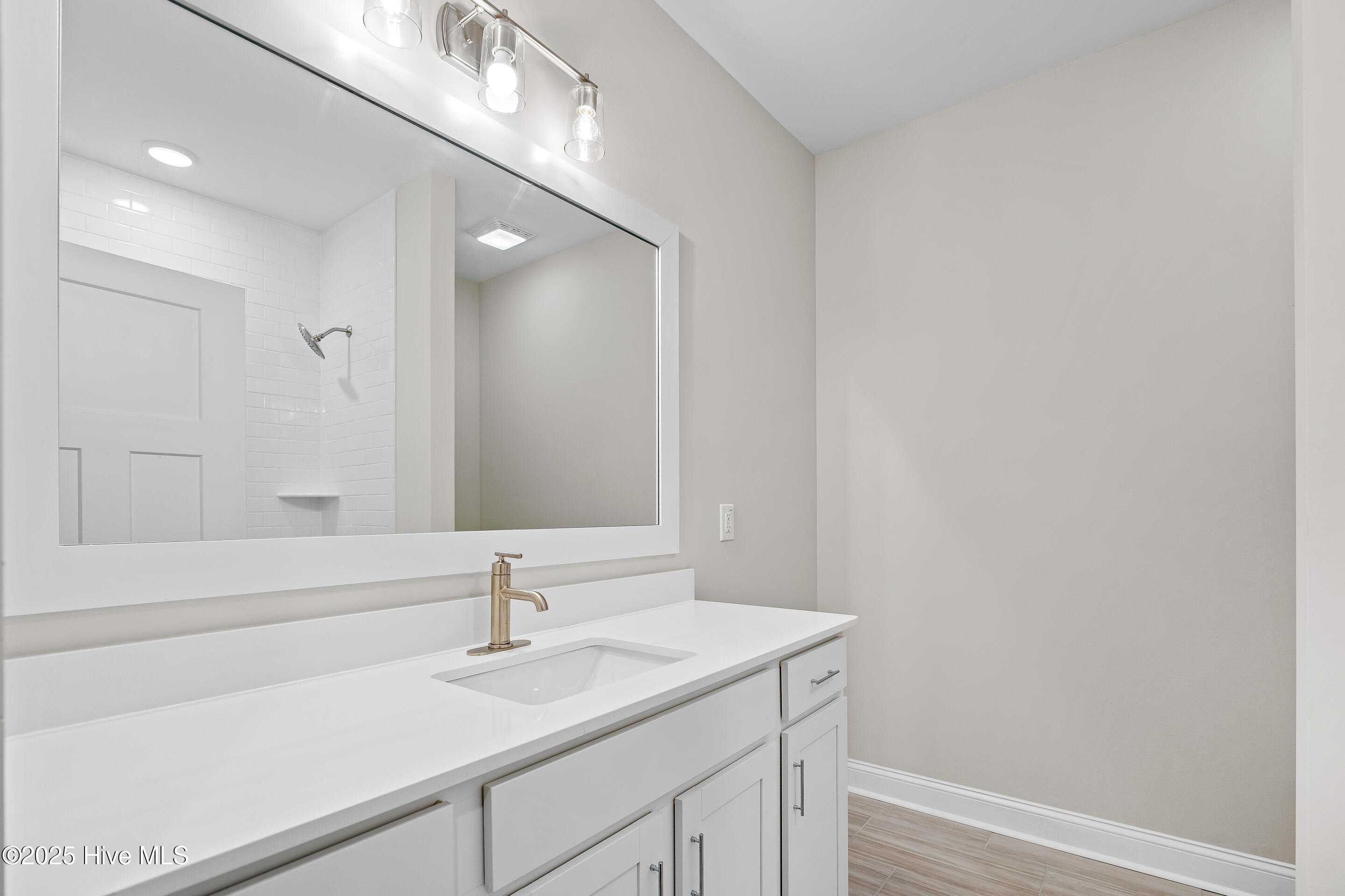 107 Spicer Lake Drive Holly Ridge, NC 28445 - Photo 19 of 37 Second full bath on first floor