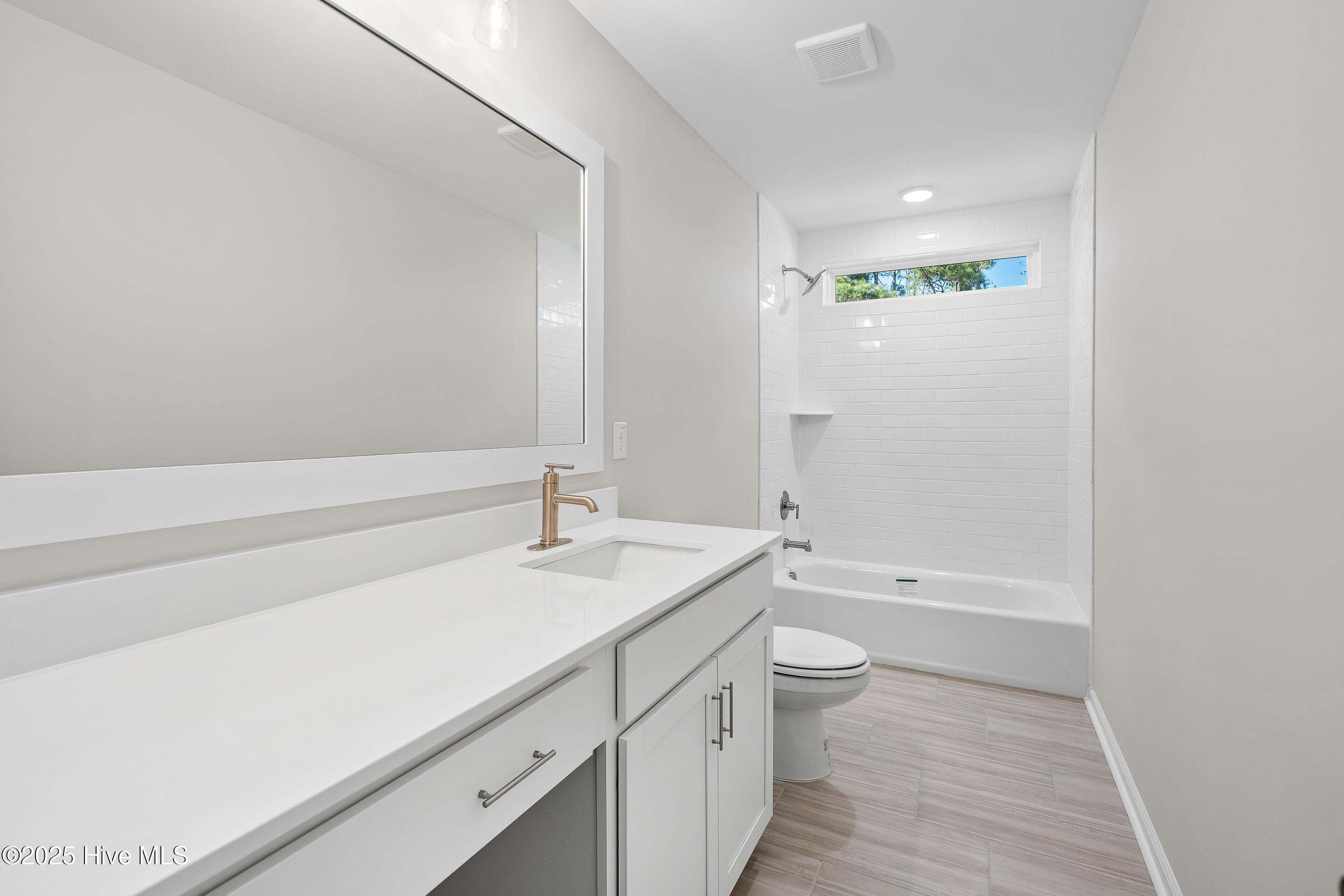 107 Spicer Lake Drive Holly Ridge, NC 28445 - Photo 21 of 56 upstairs full bathroom