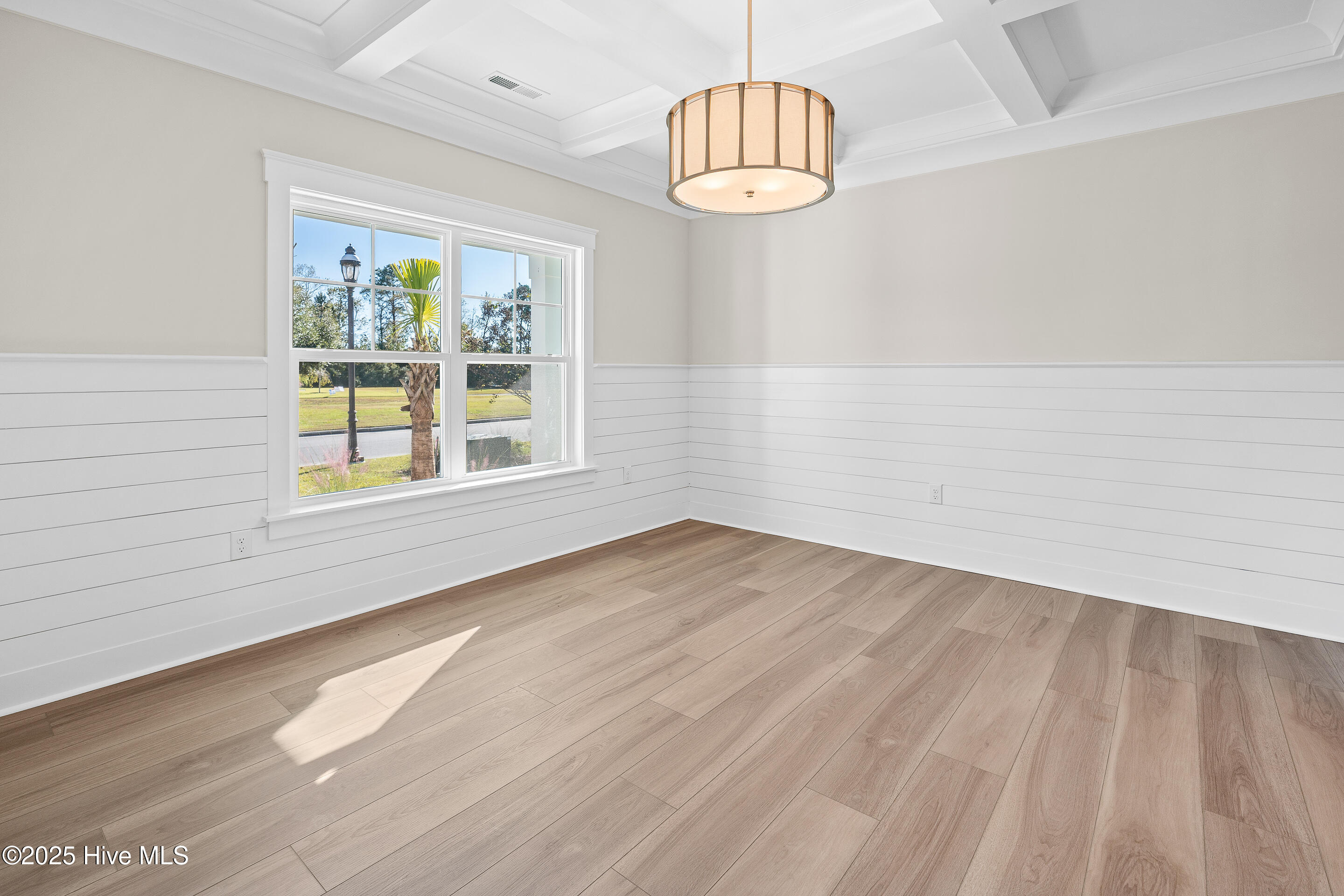 107 Spicer Lake Drive Holly Ridge, NC 28445 - Photo 4 of 37 Dining room