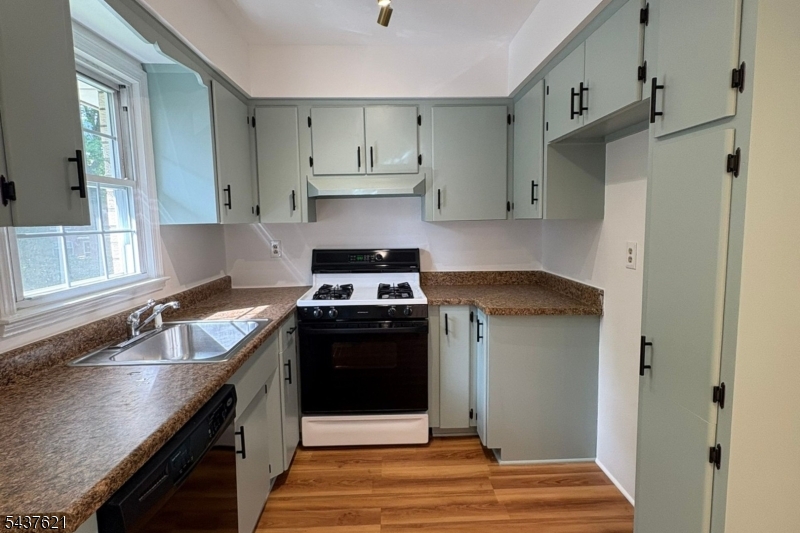 470 Valley Road, Unit 3 Montclair, NJ 07043 - Photo 10 of 14