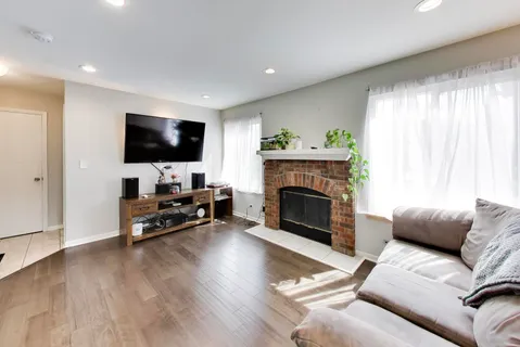 $400,000 | 15 Lenox Court, South Elgin, IL 60177