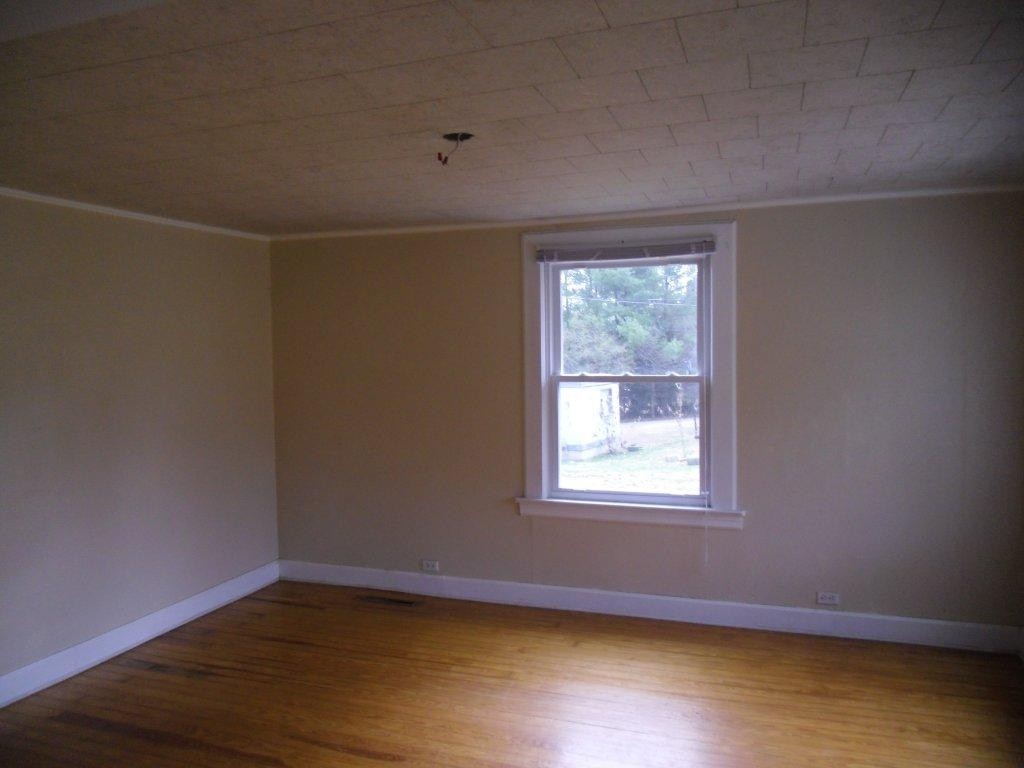 1321 Dewey Road Montvale, VA 24122 - Photo 3 of 14 Living Room