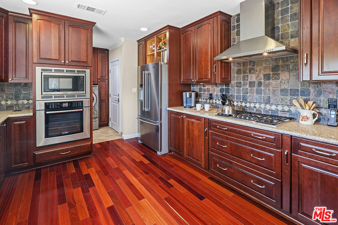 6719 Ruffner Avenue Lake Balboa, CA 91406 - Photo 11 of 26 Gallery Image 11