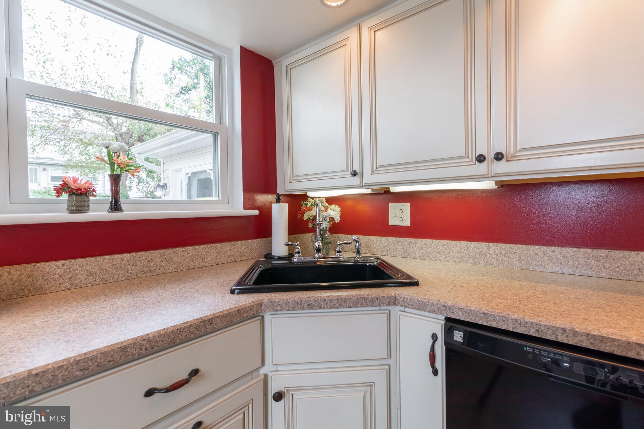 215 West Chelton Road Brookhaven, PA 19015 - Photo 17 of 28 Kitchen