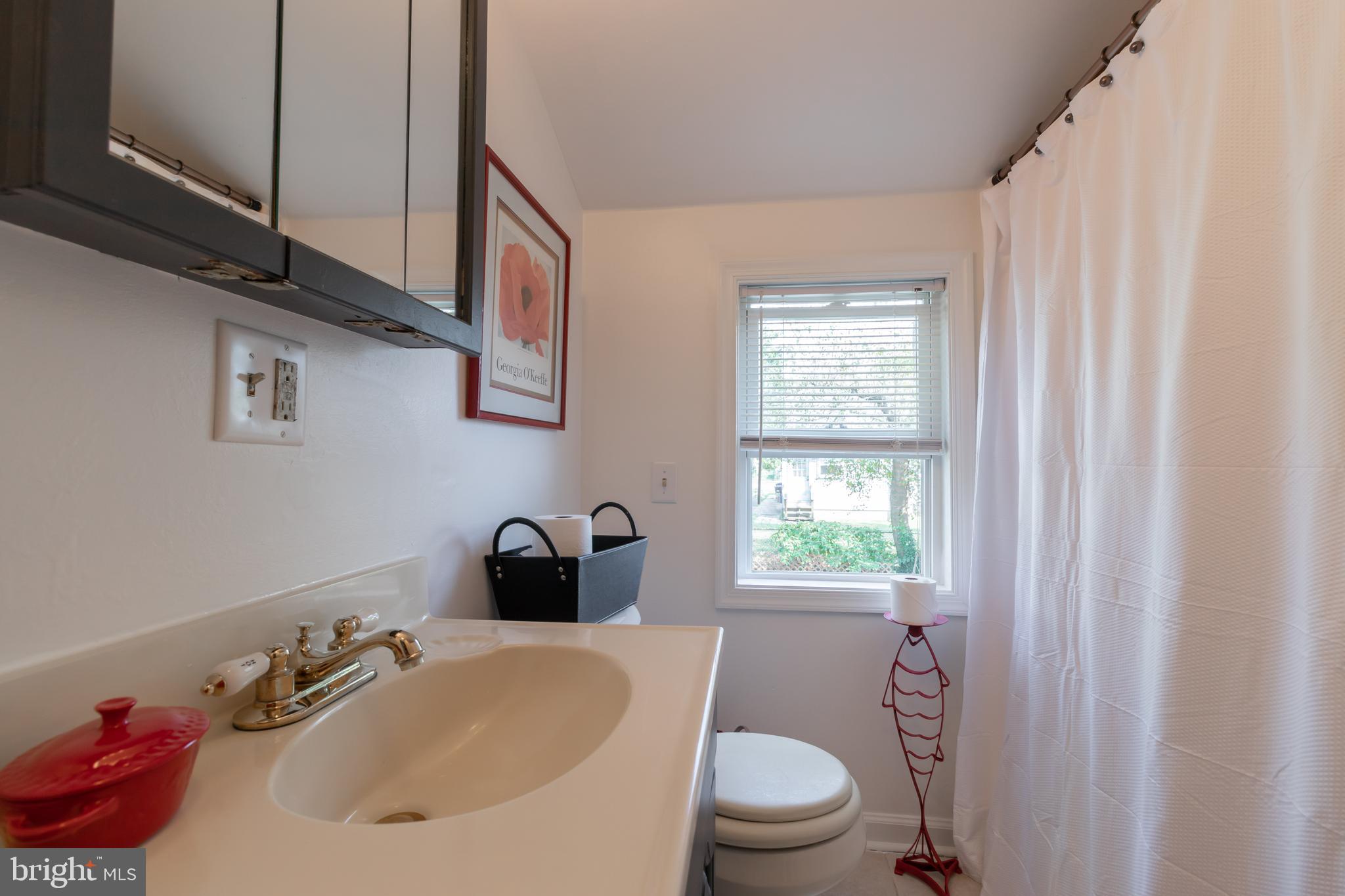 215 West Chelton Road Brookhaven, PA 19015 - Photo 22 of 28 Bathroom
