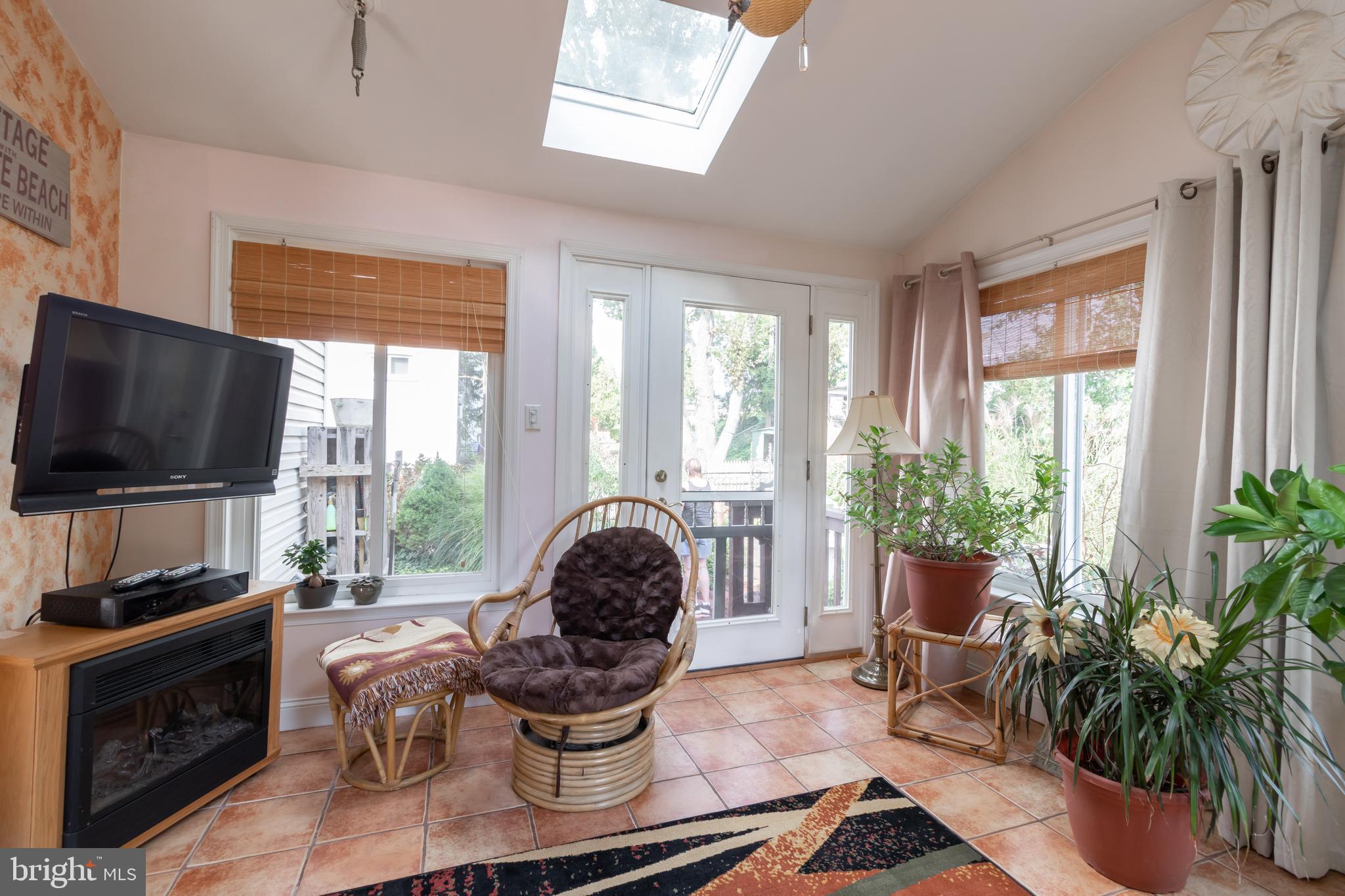 215 West Chelton Road Brookhaven, PA 19015 - Photo 10 of 28 Sun Room