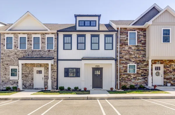 $310,000 | 556 Leesville Road, Unit 1105, Lynchburg, VA 24502