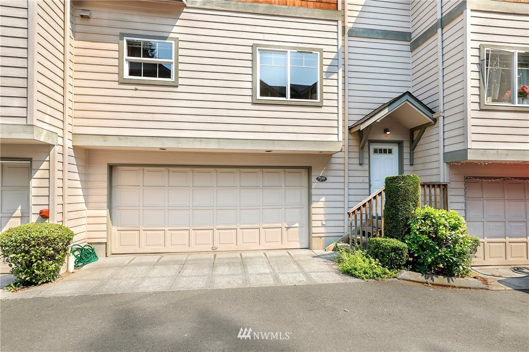 7220 208th Street Southwest, Unit 2 Edmonds, WA 98026 - Photo 1 of 27