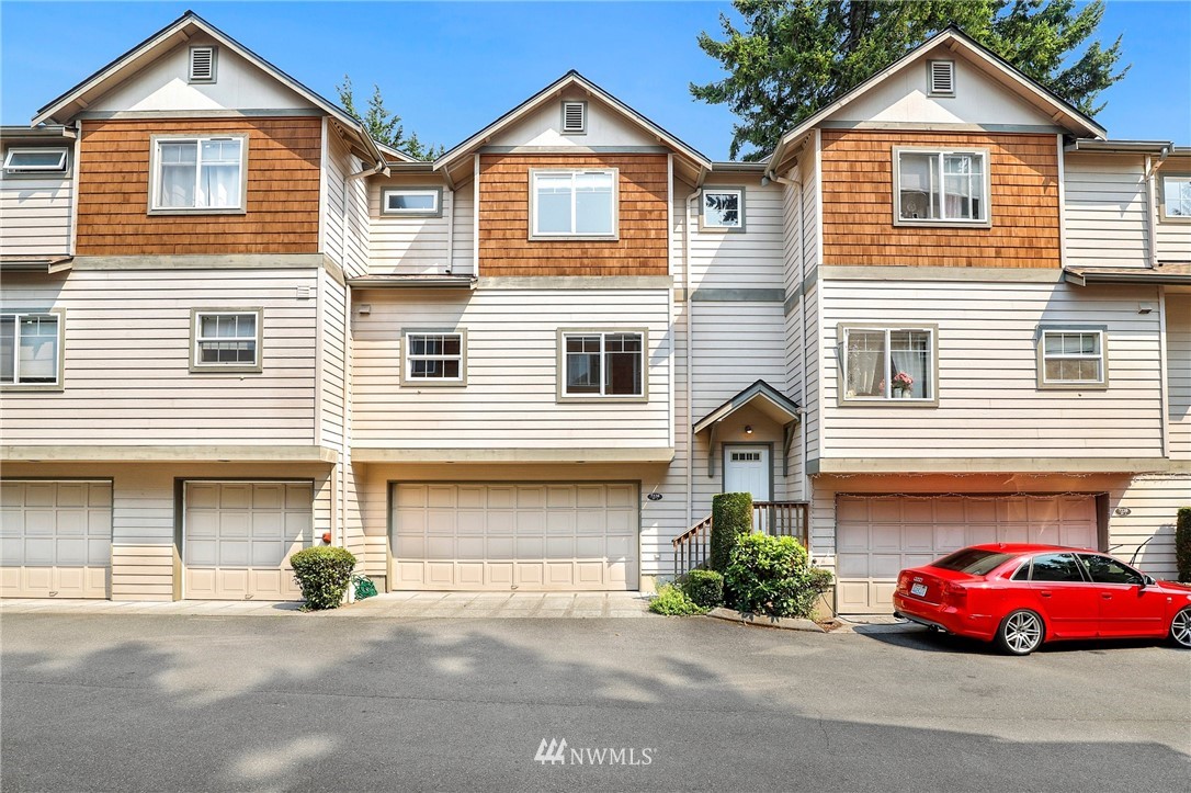 7220 208th Street Southwest, Unit 2 Edmonds, WA 98026 - Photo 2 of 27