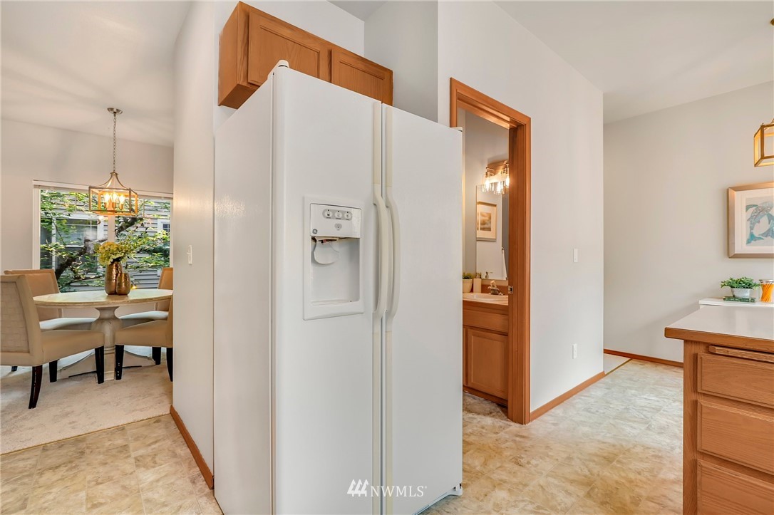 7220 208th Street Southwest, Unit 2 Edmonds, WA 98026 - Photo 11 of 27