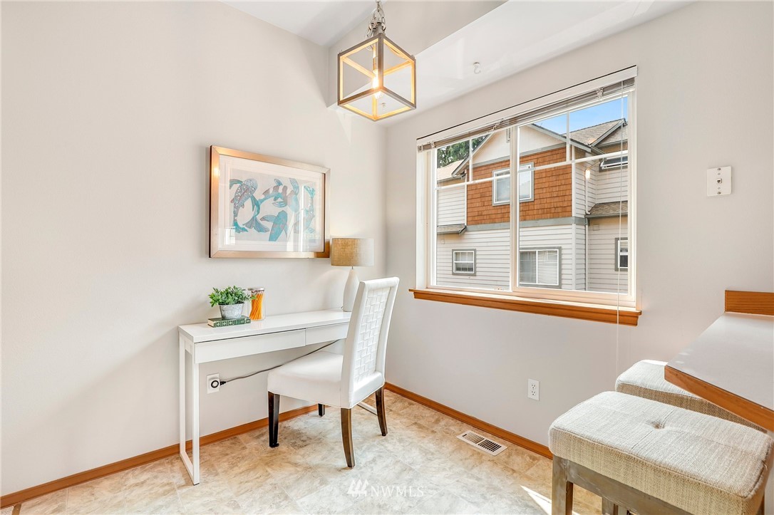 7220 208th Street Southwest, Unit 2 Edmonds, WA 98026 - Photo 14 of 27