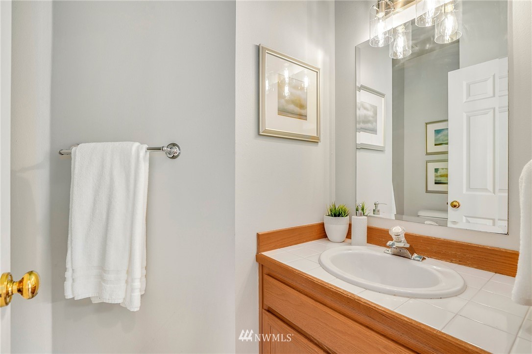 7220 208th Street Southwest, Unit 2 Edmonds, WA 98026 - Photo 15 of 27