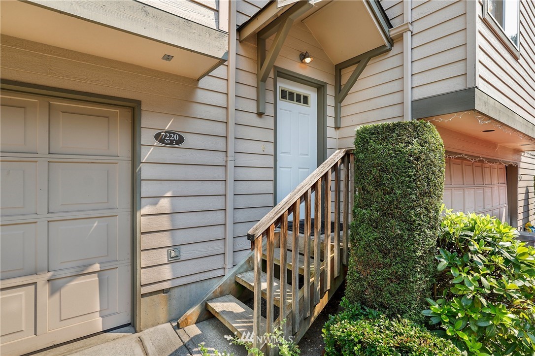 7220 208th Street Southwest, Unit 2 Edmonds, WA 98026 - Photo 3 of 27