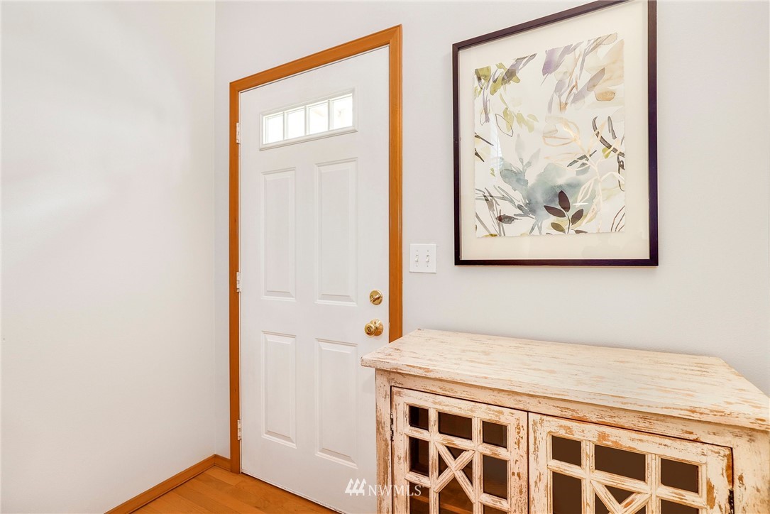 7220 208th Street Southwest, Unit 2 Edmonds, WA 98026 - Photo 5 of 27