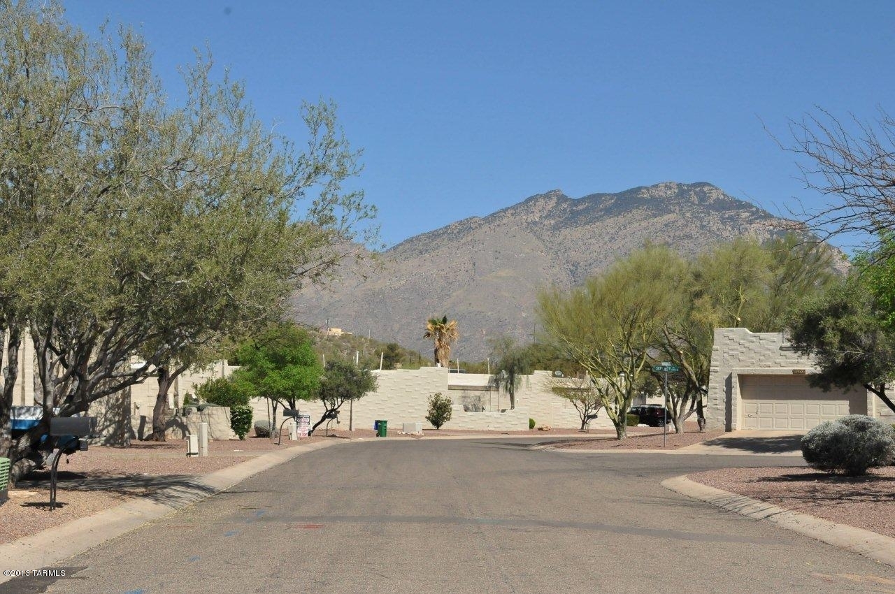 4557 North Mountain Quail Road Tucson, AZ 85750 - Photo 3 of 20