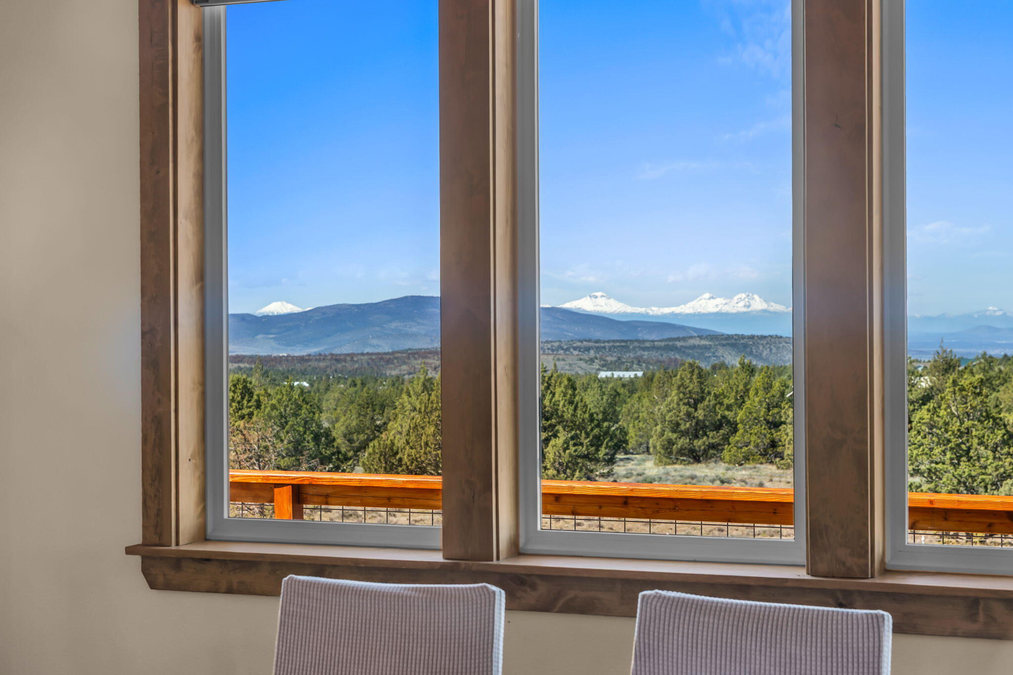 6040 Gravett Road Prineville, OR 97754 - Photo 5 of 77 a view of a room that has a large window