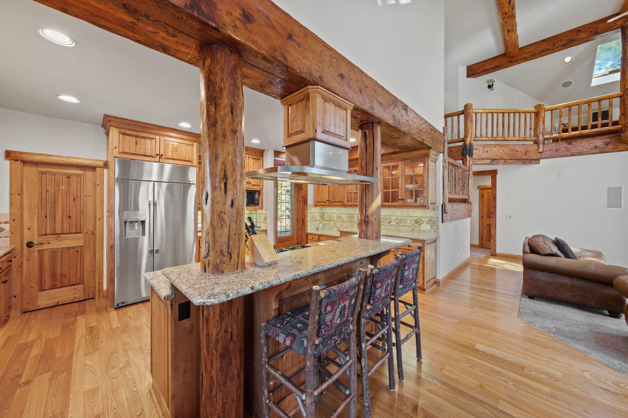 58026 Kinglet Road Sunriver, OR 97707 - Photo 13 of 39 a dining room with furniture and wooden floor