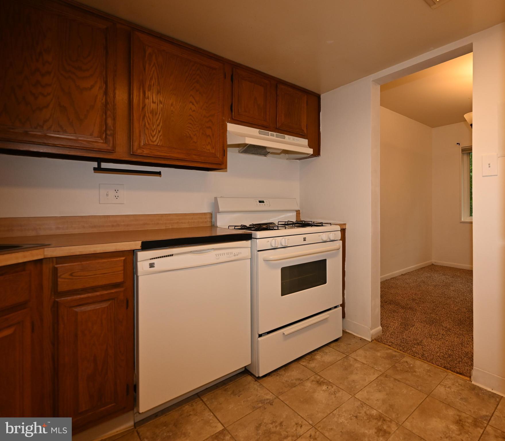 1532 Northgate Square, Unit 15322A Reston, VA 20190 - Photo 8 of 16 a white stove top oven sitting inside of a kitchen
