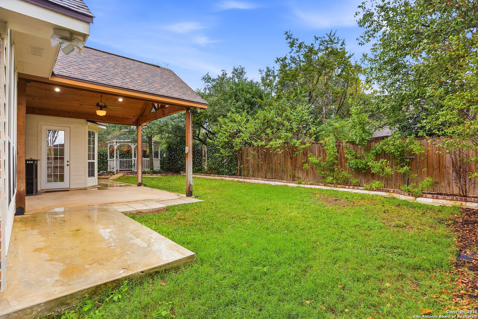 527 Mesa Ridge San Antonio, TX 78258 - Photo 23 of 25 a view of a patio with table and chairs under an umbrella