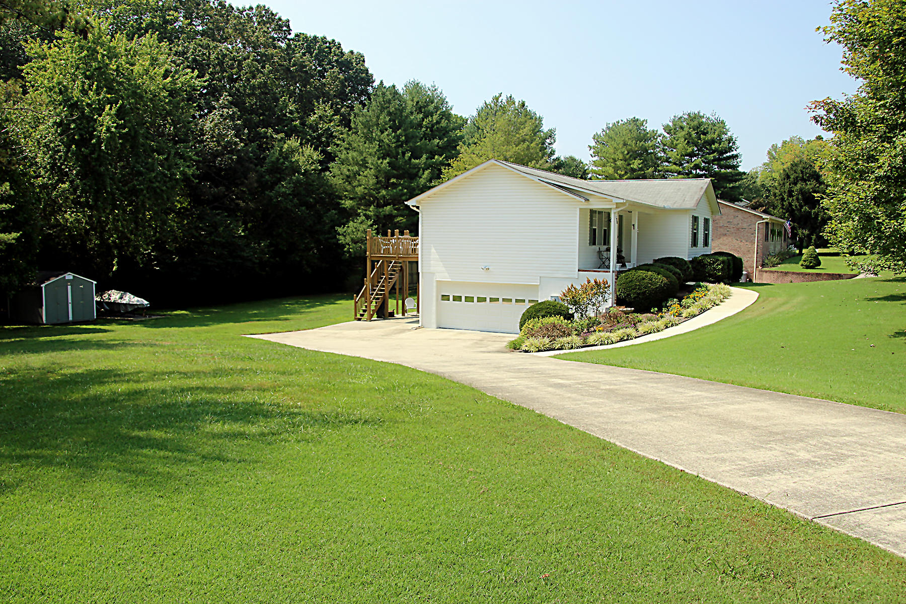 126 Hendrix Drive Oak Ridge, TN 37830 - Photo 3 of 32 019