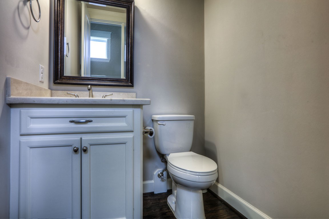 922 Alexander Street Houston, TX 77008 - Photo 7 of 43 Powder bath