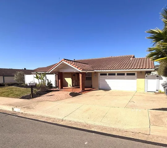 $860,000 | 1554 West Country Club Lane, Escondido, CA 92026