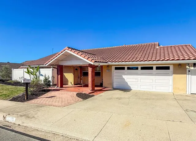 $860,000 | 1554 West Country Club Lane, Escondido, CA 92026