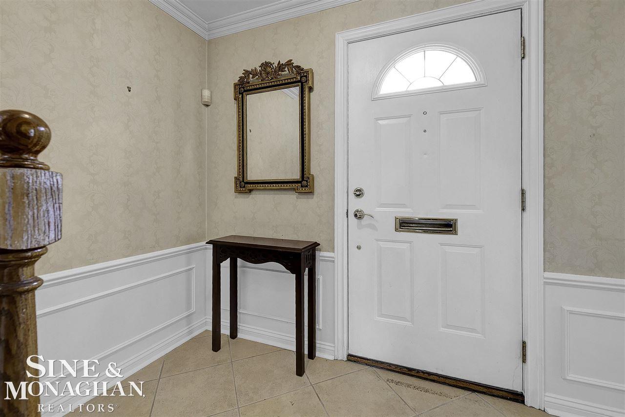 308 Kerby Road Grosse Pointe, MI 48236 - Photo 9 of 32 50081448-8.JPG