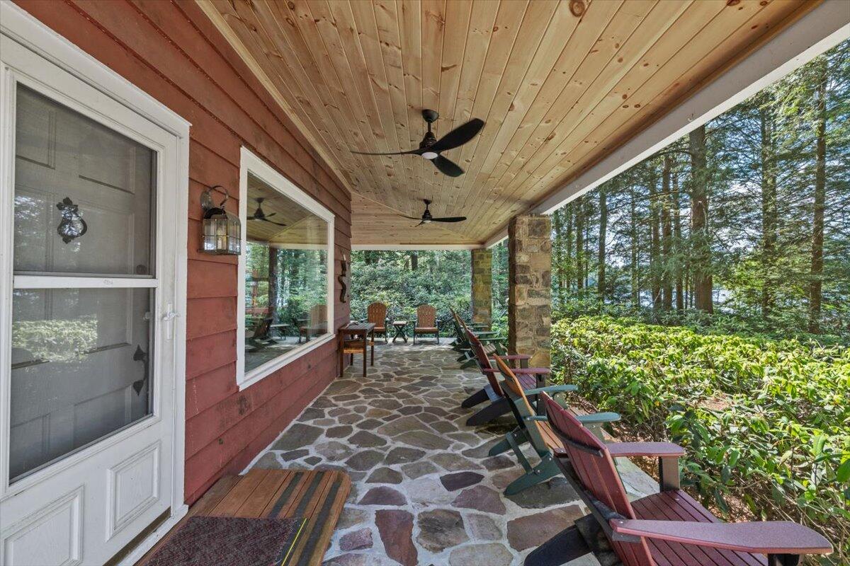 105 Waygood Way Pocono Pines, PA 18350 - Photo 40 of 99 White Pine Lodge Veranda