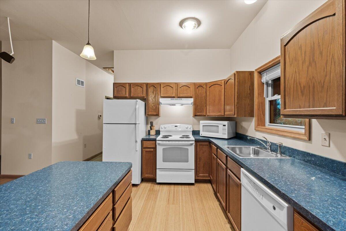 105 Waygood Way Pocono Pines, PA 18350 - Photo 52 of 99 Cabin Kitchen