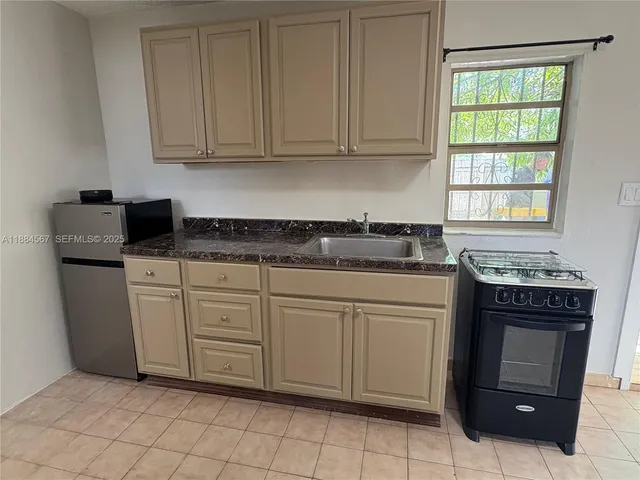 $1,300 | 2395 Northwest 4th Street, Unit 1, Miami, FL 33125