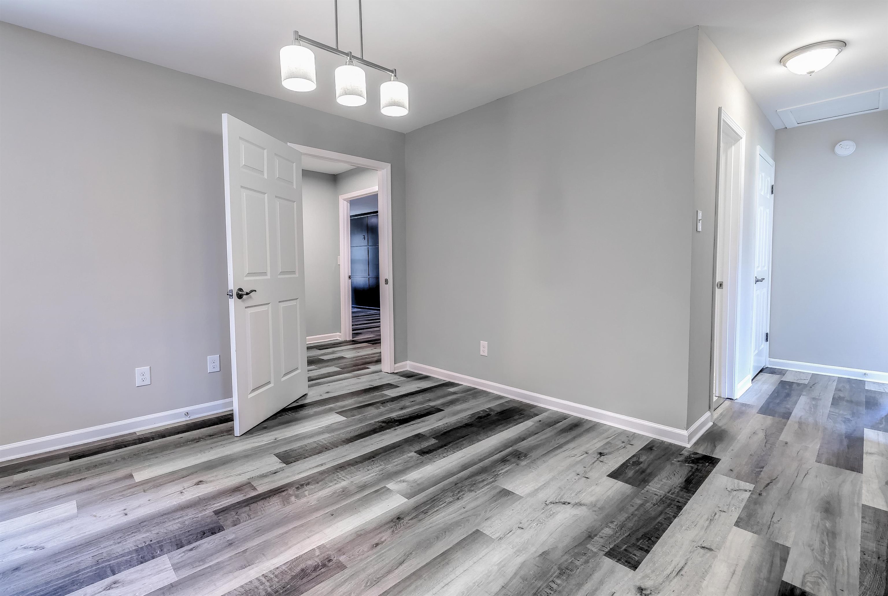 1494 Abernathy Road Memphis, TN 38116 - Photo 8 of 35 a view of a livingroom with wooden floor