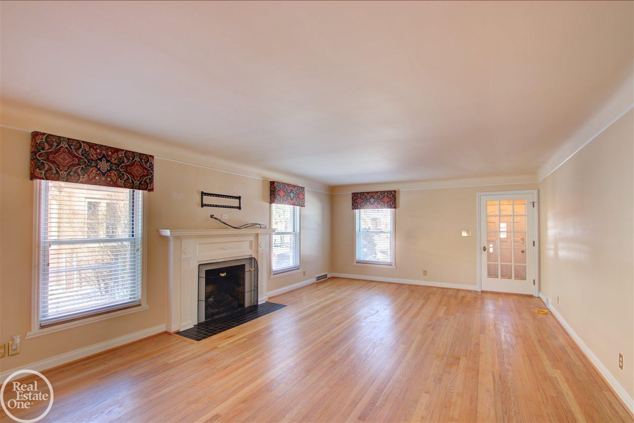 865 Barrington Road Grosse Pointe, MI 48230 - Photo 11 of 43 31370057-10.JPG