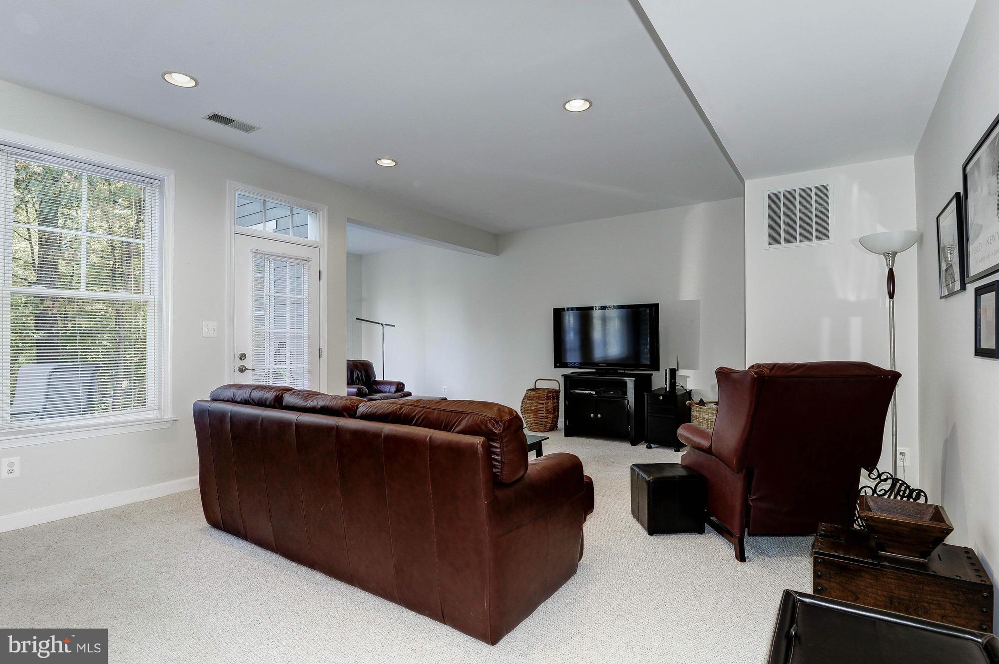 11125 Little Compton Drive Reston, VA 20191 - Photo 24 of 30 Living Room